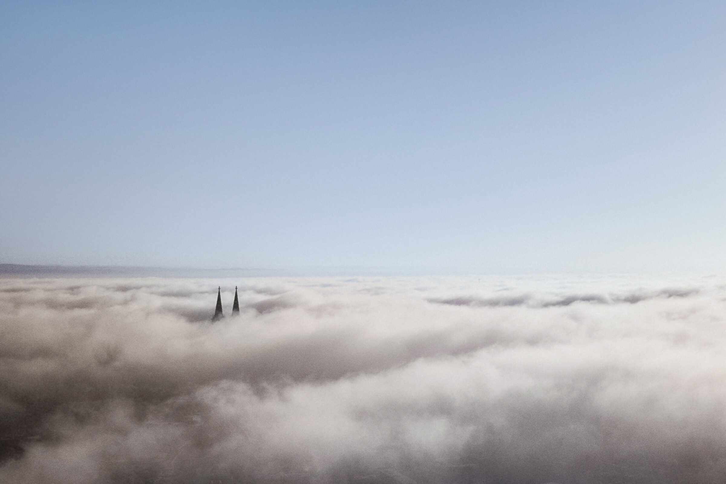 Dom im nebel bildplan